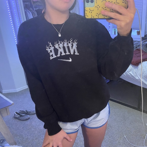 Nike Tops - Nike crewneck